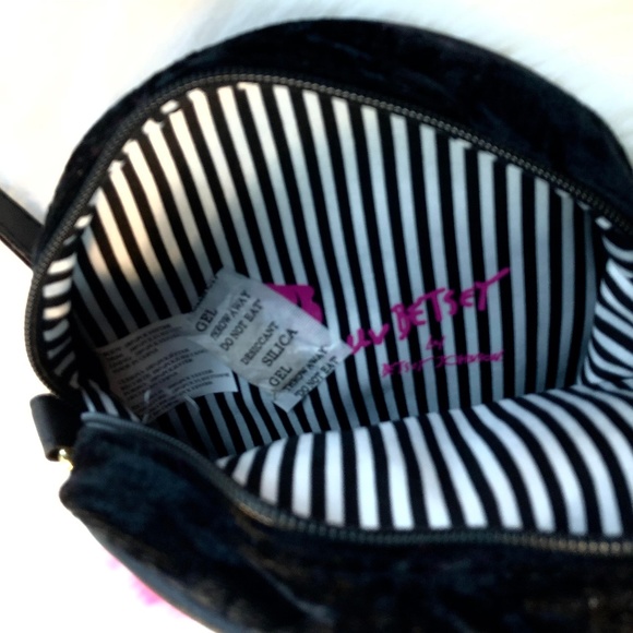 🆕Betsey Johnson Kitsch Monster Velvet Crossbody - Picture 4 of 8